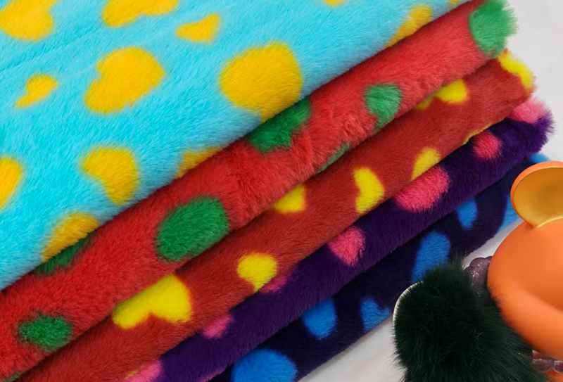 500mg 160cm 280GSM 爱心印花柔软毛绒面料